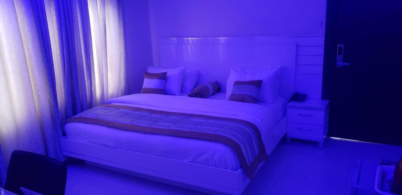 Appleville Suites Ikeja Exterior photo
